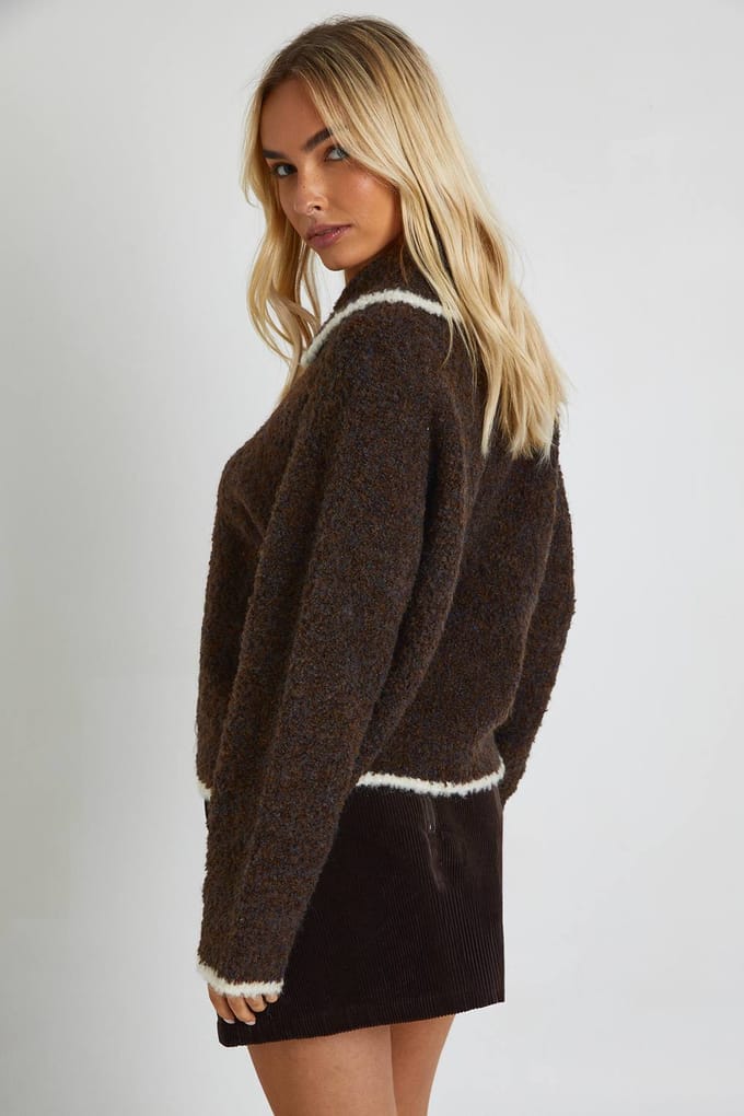 boohoo Dames Chunky Boucle Gebreide Vest met Contrasterende Bies en Knoopsluiting | Chocoladebruin | Maat: Medium