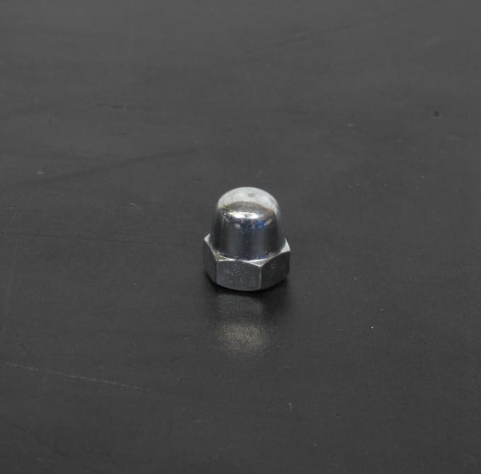 Un écrou borgne M6 Pas 100 d'écope de radiateur pour mobylette MBK 51 liquide