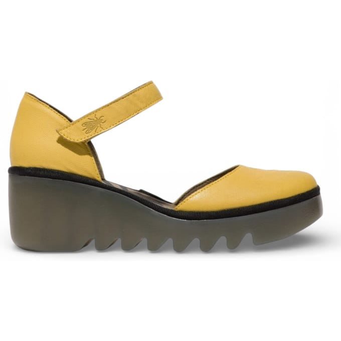 Fly London dames sandalen met sleehak, model BISO305FLY, van suède leer, geel.