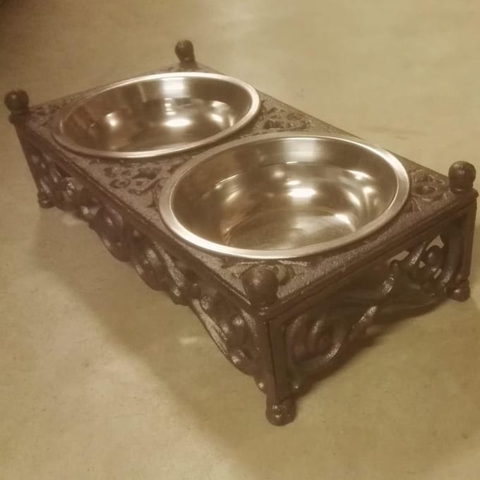 honden katten voerbak en drinkbak klein formaat - gietijzer - bruin