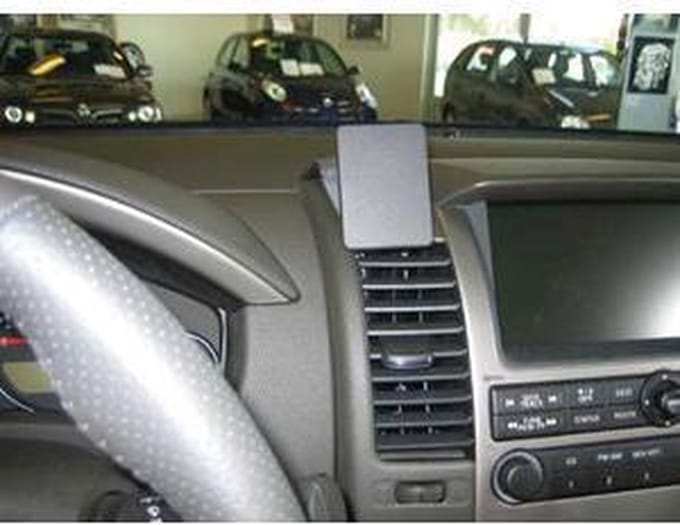 Brodit ProClip houder geschikt voor Nissan Frontier/ King Cab/ Navara/ Pathfinder Center mount