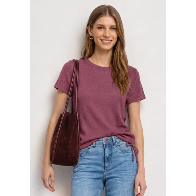 Een basic Shirt met gebreide look en ronde hals