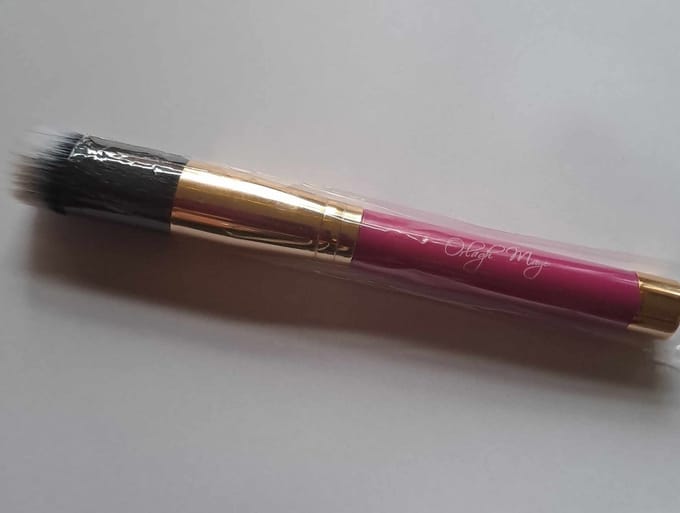 Orlagh Maye make up brush