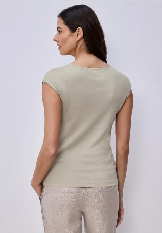 Shirt zonder mouwen met diamanten halslijn