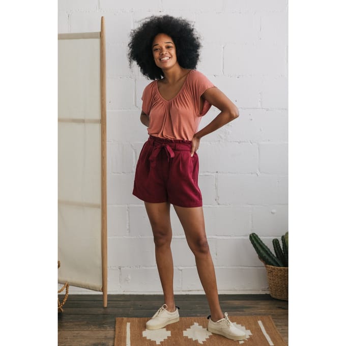 TWOTHIRDS Giske Shorts Cherry Red Größe: S | Kurze Sporthosen Outlet | Damen | Rot