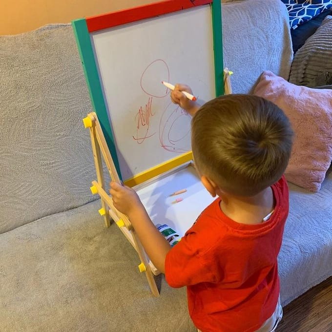 KRUZZEL Dubbelzijdig magnetisch roterend krijt- en whiteboard - Inclusief accessoires