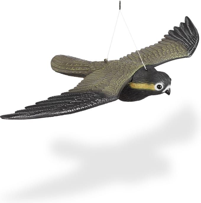 roofvogel dummy - levensgroot - tuindecoratie - vogelwering - meerkleurig