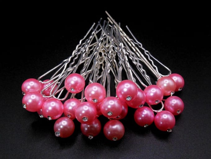 Haarpinnen parel roze met steentje set van 24 stuks.