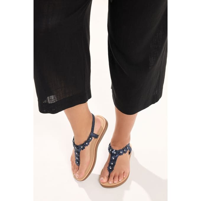 Yours Marineblauwe Sandalen Met Bloemdetails En Strass In Brede Epasvormsize 42E