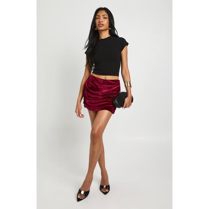 boohoo Dames Fluwelen gerafelde mini-rok | Burgundy | Maat: 6