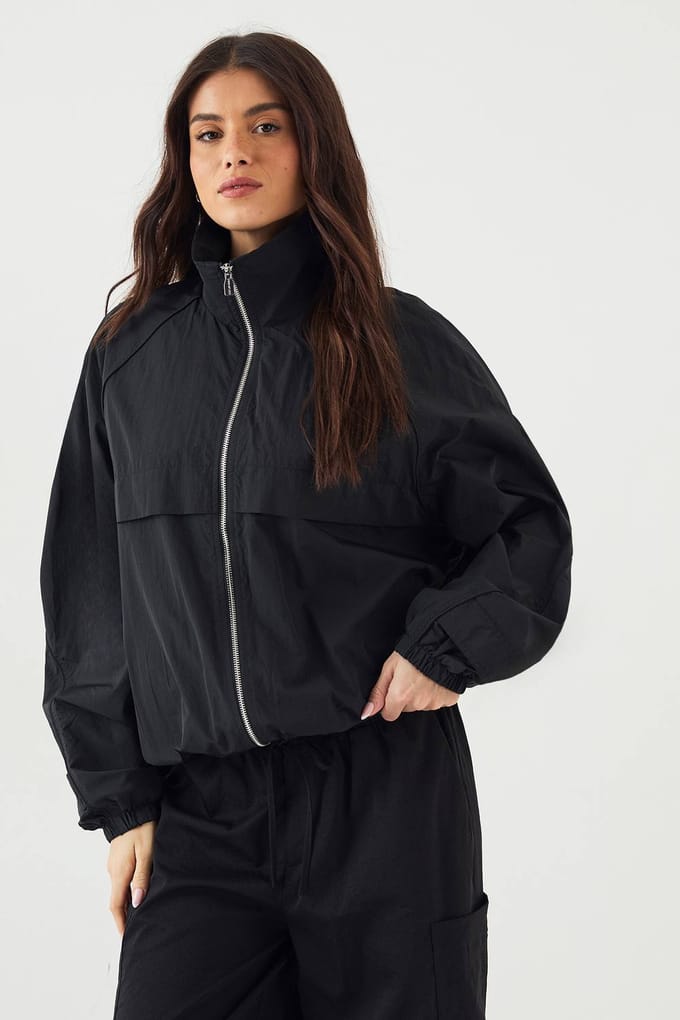 Dames DSGN Studio Nylon Ritssluiting Trechter Kraag Track Jacket | Zwart | Maat: Medium