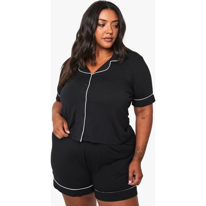 boohoo Dames Plus Super Soft Modal Kortmouwenhemd & Korte Pyjama Set | Black | Maat: 16