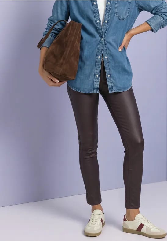 Mid waist broek in slim fit met leerlook