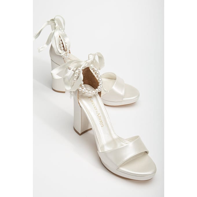Renee Platform Sandalen with Pearls