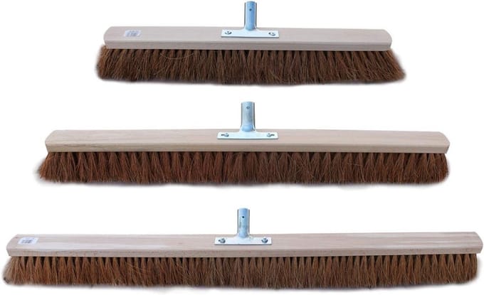 Kokos Hallenborstel met Stalen Handvat en Houder - 60 cm