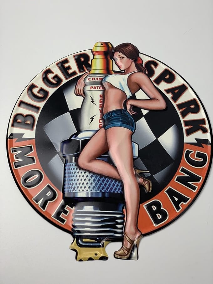 Metalen wandbord "bigger spark, more bang"