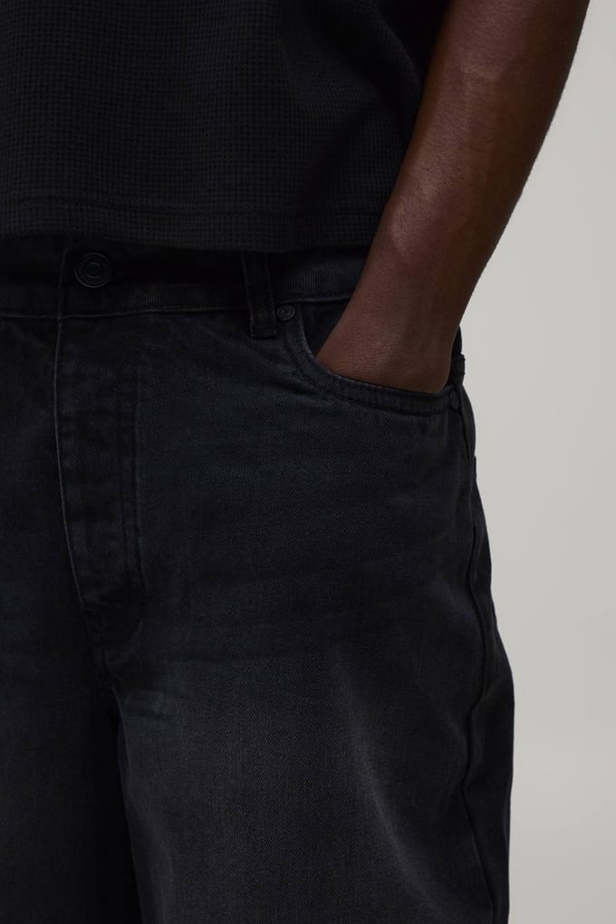 Longline Denim Jorts Met Geborduurd Bloemmotief Op De Zoom | Washed Black | Size 42
