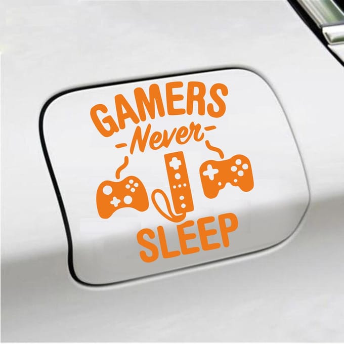 Bumpersticker - Gamers Never Sleep - 12,9 X 11,8 - Oranje