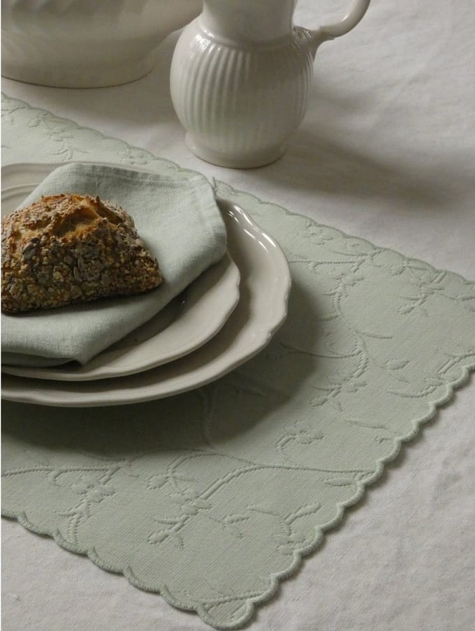Placemat / Onderlegger | Flora - Muntgroen - Luxe Jacquard Katoen - Set van 4 - Scallop Rand - 40x50 cm