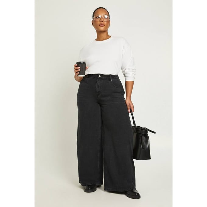 boohoo Dames De Plus Midden Taille Wijd Uitlopende Spijkerbroek | Washed Black | Maat: 16/32L