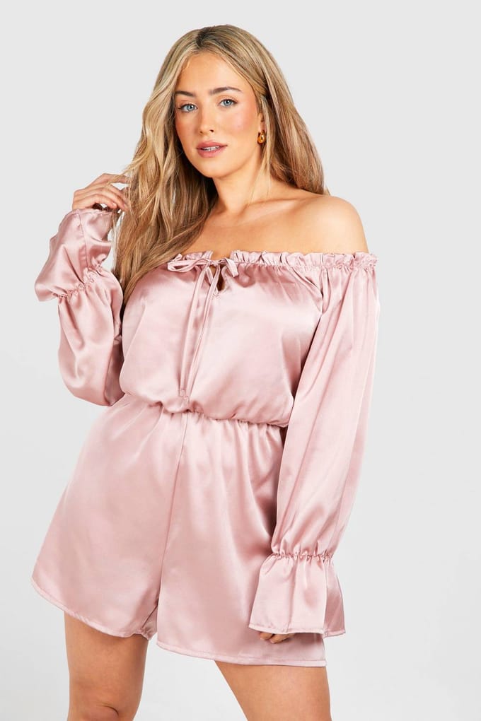 boohoo Dames Plus satijn Bardot playsuit met ruchedetails | Mauve | Maat: 54