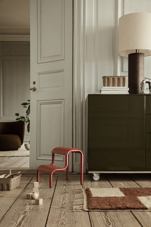 Ferm Living Up Step Kruk - poppy red