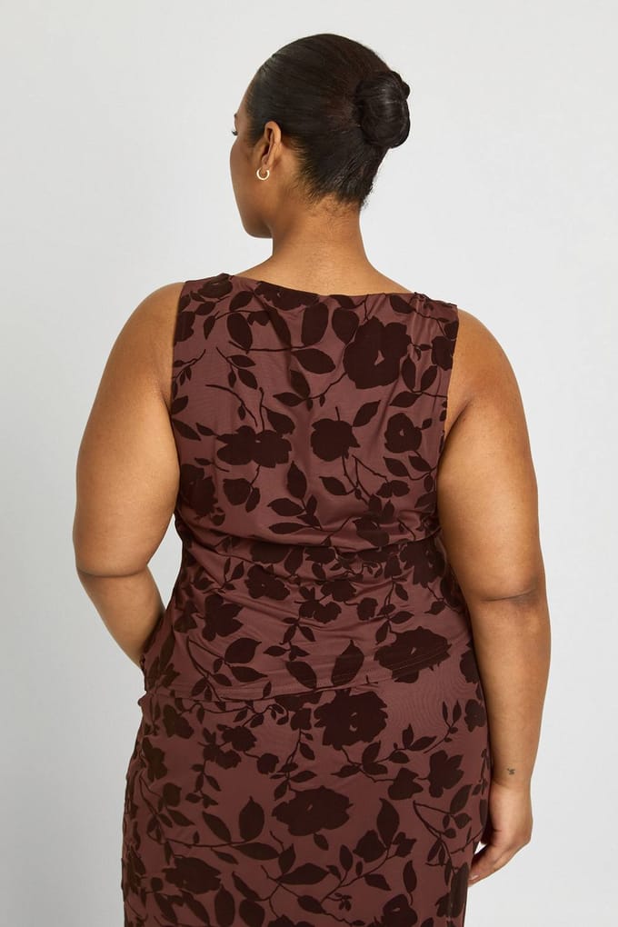 boohoo Dames Plus Devore Mouwloze Top | Brown | Maat: 16