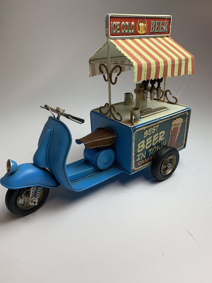 Bier verkoop wagentje Vespa blauw