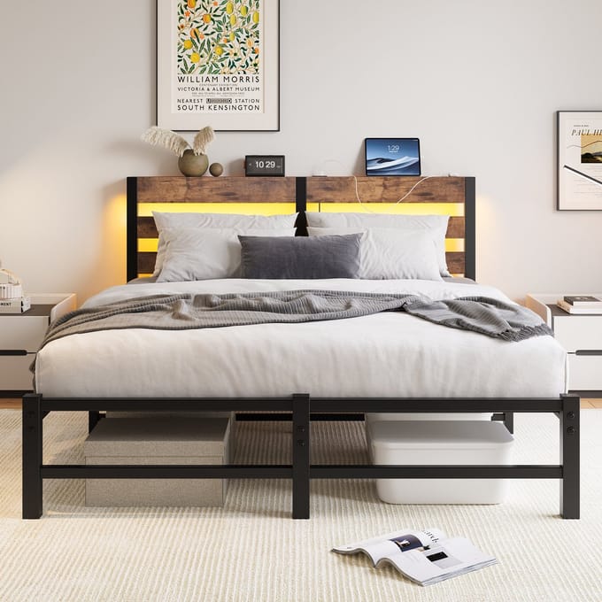 Bedframe - 140x200 cm - LED Verlichting en USB - Opbergruimte onder Bed - Metaal