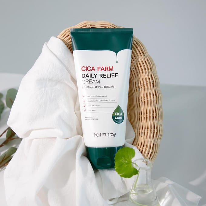 Farm Stay Crème Quotidienne Apaisante Cica Farm 300ml + CADEAU ALEATOIRE gray