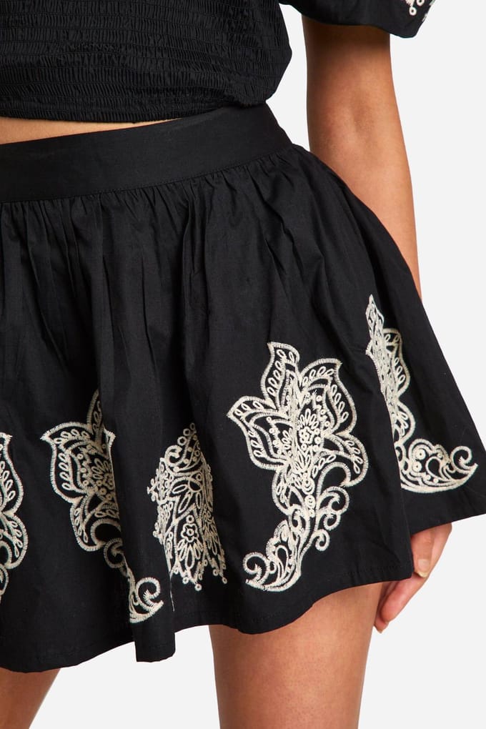 boohoo Dames Geborduurde Full Mini Rok | Zwart | Maat: 34