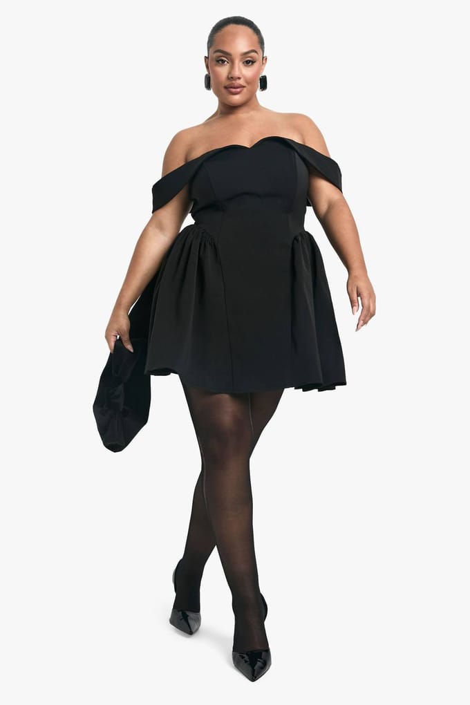 boohoo Dames Plus Off-Shoulder Geplooide Skaterjurk | Zwart | Maat: 48