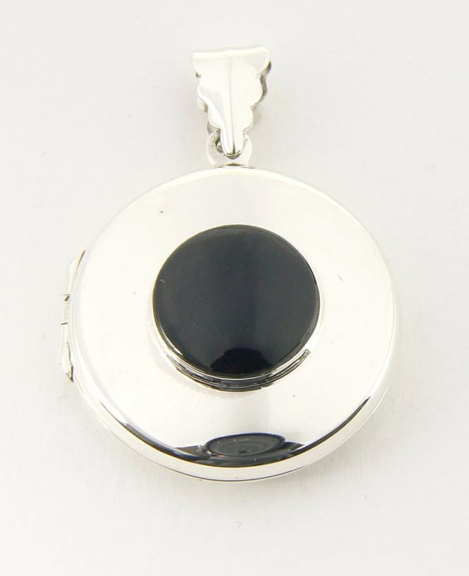 Rond zilveren medaillon met onyx