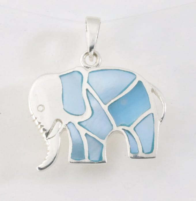 Zilveren olifant hanger met blauwe schelp