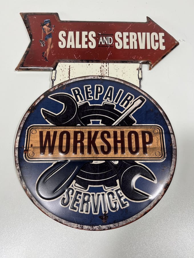 Metalen wandbord “Sales en Service”