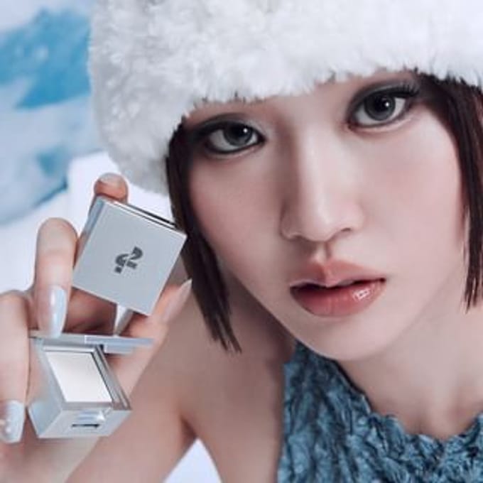 TWO SLASH FOUR - Strobing Face Cube - 3 Types #White