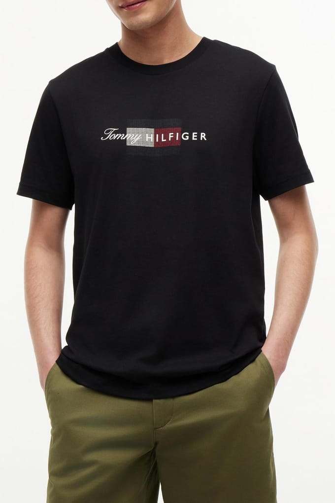 Tommy Hilfiger Script Flag Regular Black Größe: XL | Bedruckte T-Shirts Outlet | Herren | Schwarz