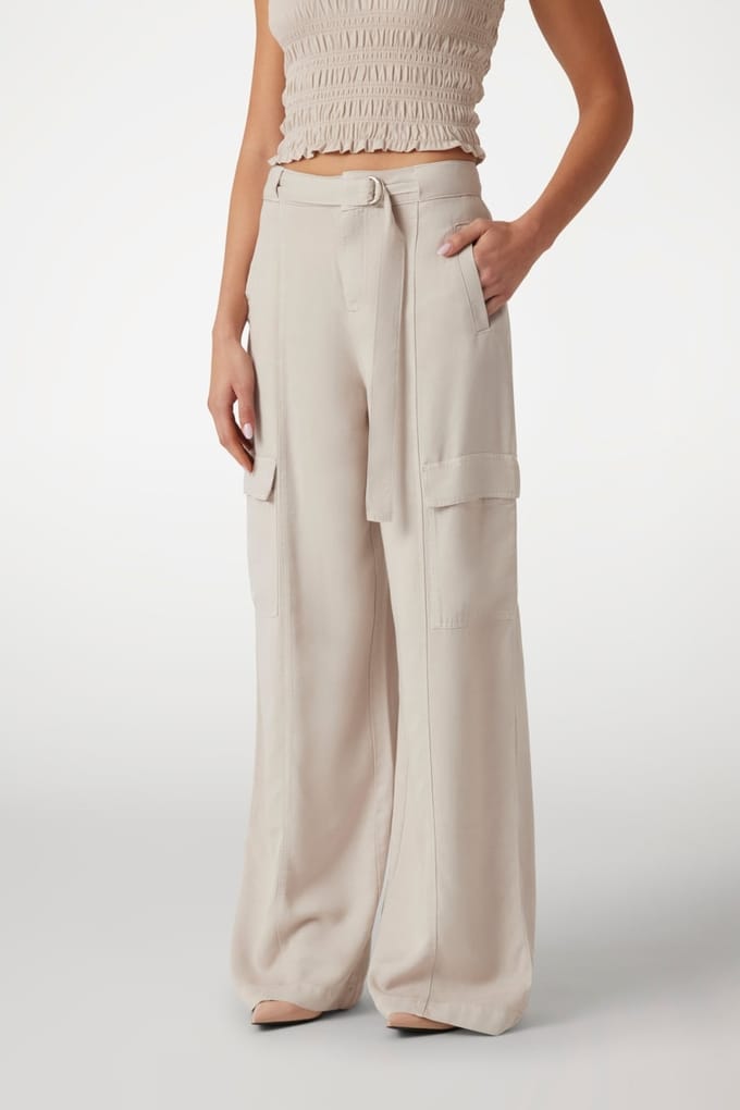 GUESS Agatha Cargo Light Mink Taglia: W29 | Pantaloni cargo Outlet | Donna