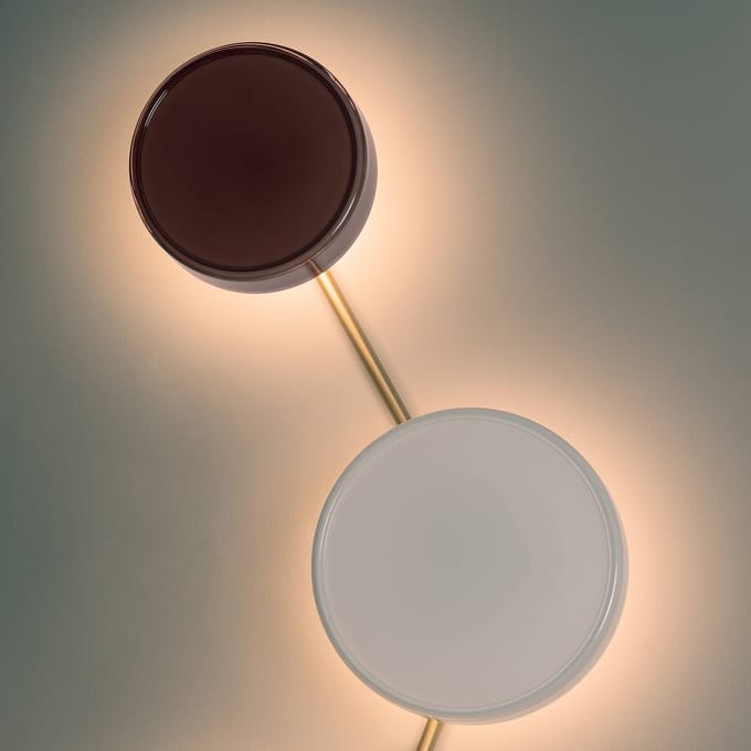 MARSET LED wandlamp Caramel, bruin, Ø 22 cm, TRIAC, glas