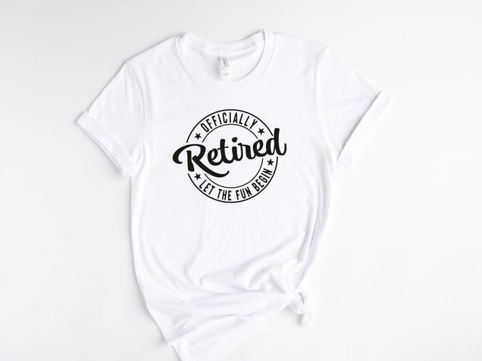 Lykke Officially Retired Let The Fun Begin| Pensioen | Unisex T-shirt | Retired Dames |Retired Heren|Maat M