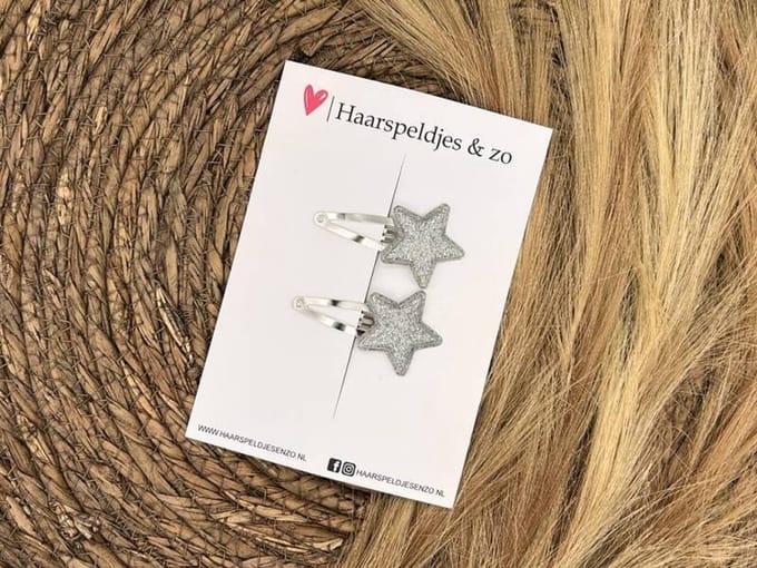 Haarspeldje ‘Stars’ - ster – sterretje - glitters - zilver - kerst – feestdagen — 5 cm