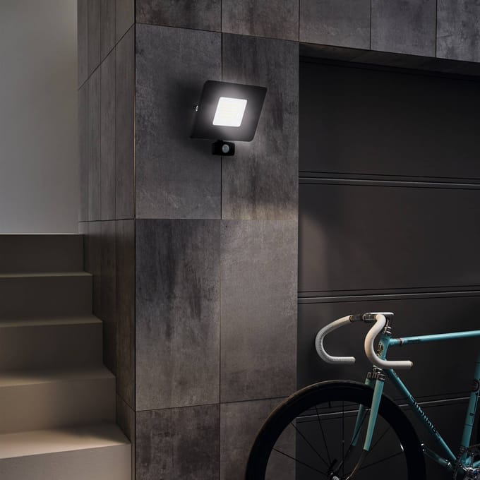 EGLO LED buitenspot Faedo 3 met sensor, zwart, 50W