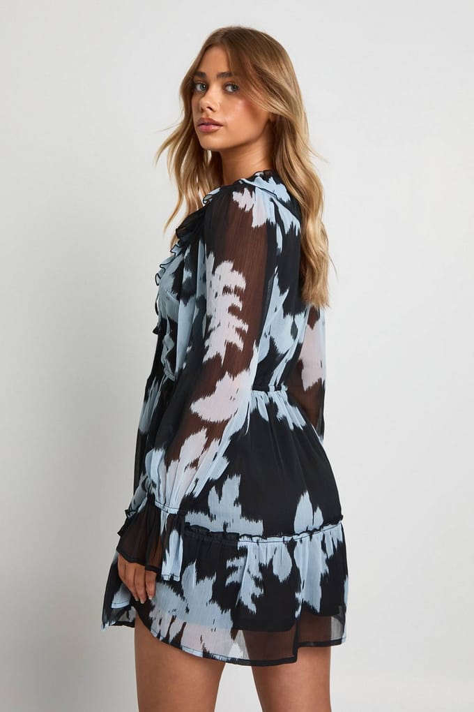 boohoo Dames Bloemige Chiffon lagelaagse smockjurk | Chocoladebruin | Maat: 42