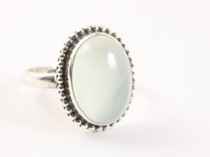 Bewerkte ovale zilveren ring met aqua chalcedoon - maat 16.5