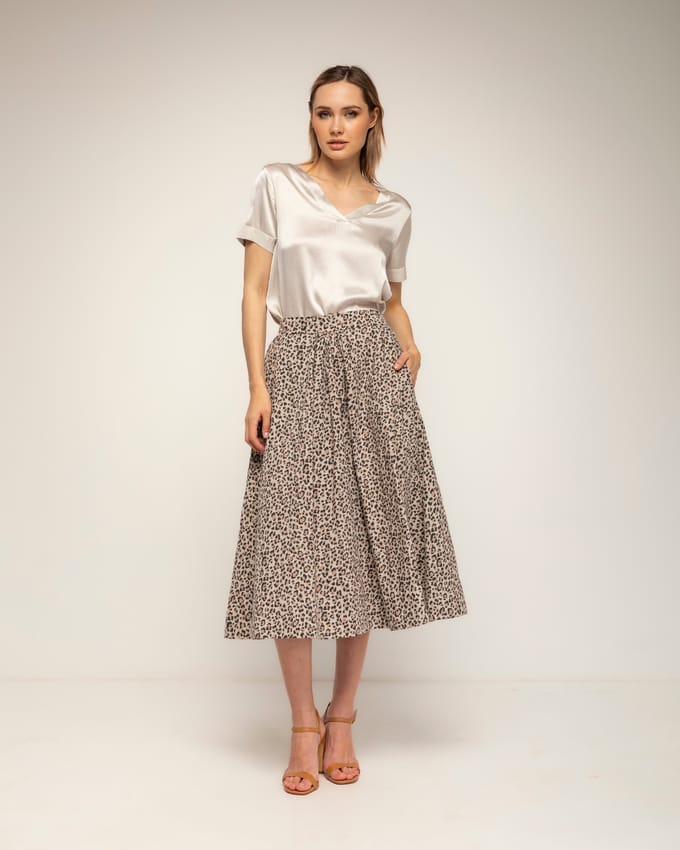 Uitlopende rok met dierenprint, zakken en een elastische taille