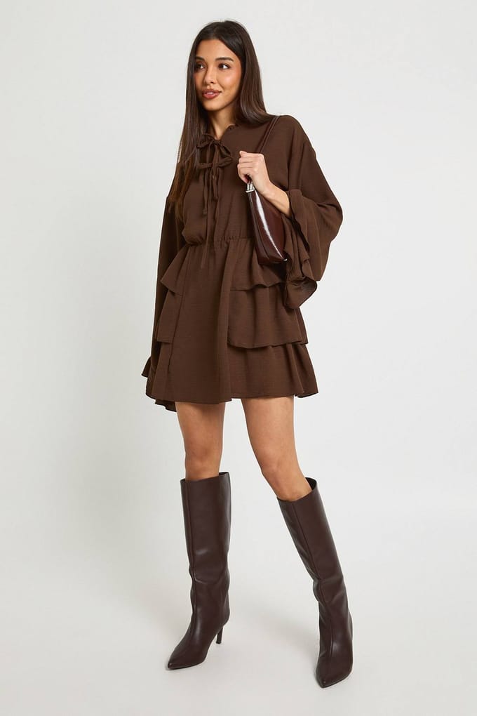 boohoo Dames Gehamerde Ruffle Detail Smock Jurk | Chocolate | Maat: 8