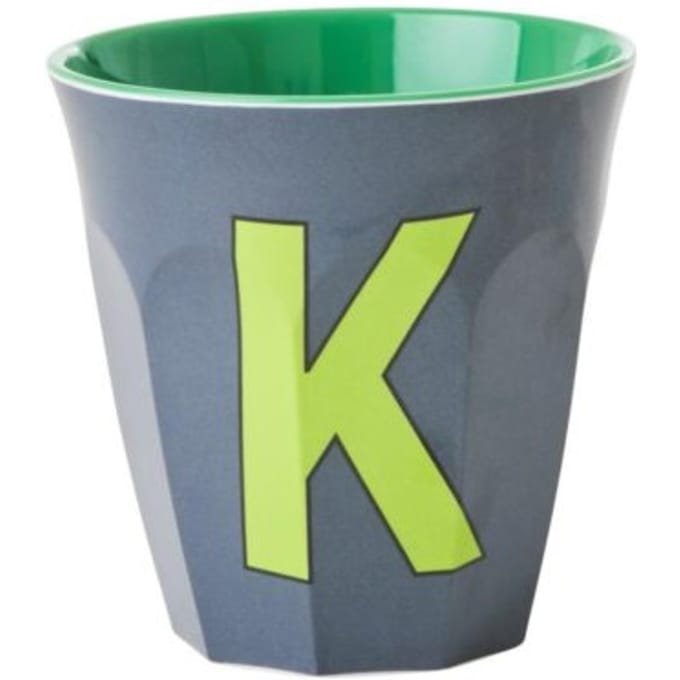 Rice melamine beker medium letter k donker grijs