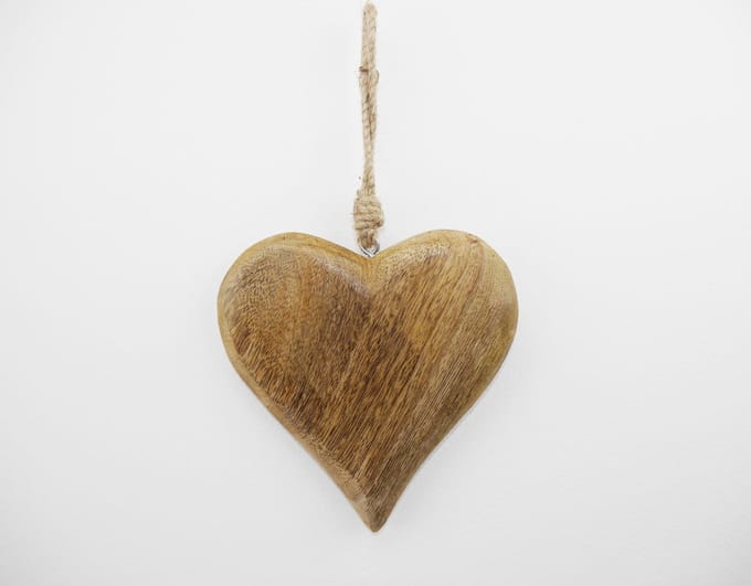 Houten hartje met touwtje- Hartje tafeldecoraie - ** PRIJS VOOR 2 STUKS**