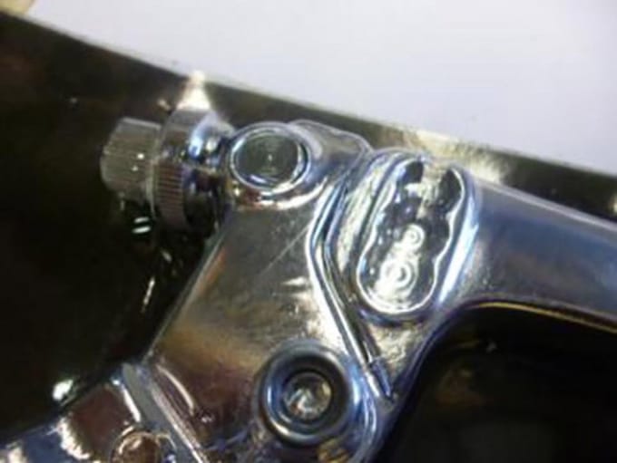 linker motorkap voor nieuwe auto