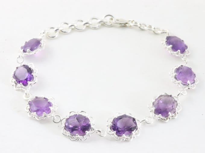 Bewerkte zilveren armband met amethist